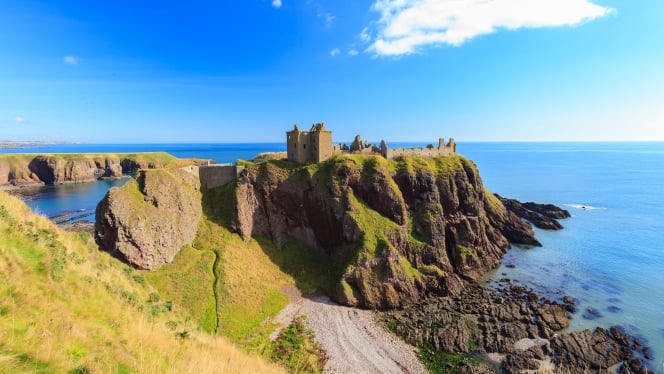 Dunottar Castle, Stonehaven: one of the stunning historic sites you’ll see in Aberdeen, the gateway to the North Sea.